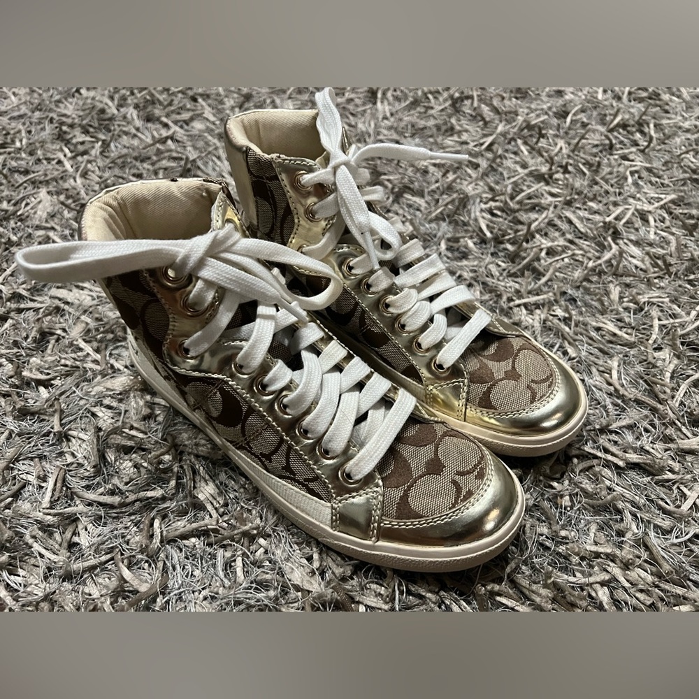 COACH High Top sneakers size 6